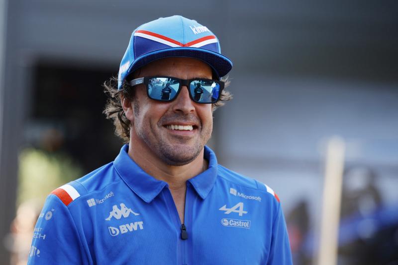 Fernando Alonso vestido de calle durante la semana del GP de Francia.