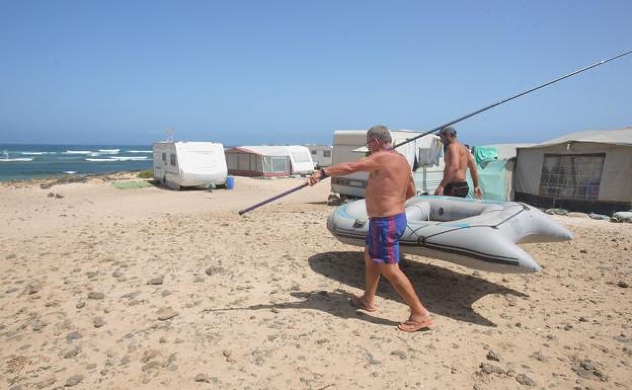 Acampada en El Cotillo antes de la prohibición. 