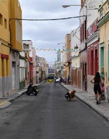 Imagen secundaria 2 - Vista de varias de las calles del barrio de La Isleta. 