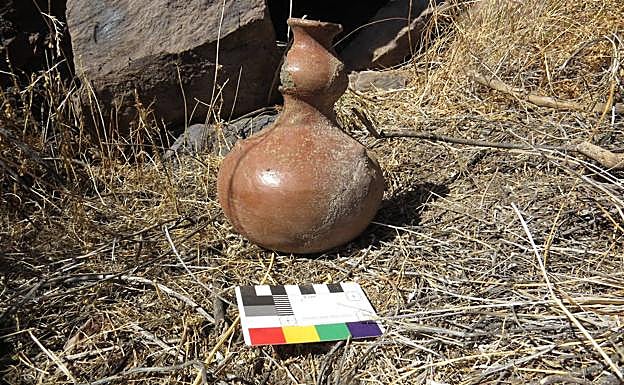 La loza tipo botella en el lugar donde apareció. 