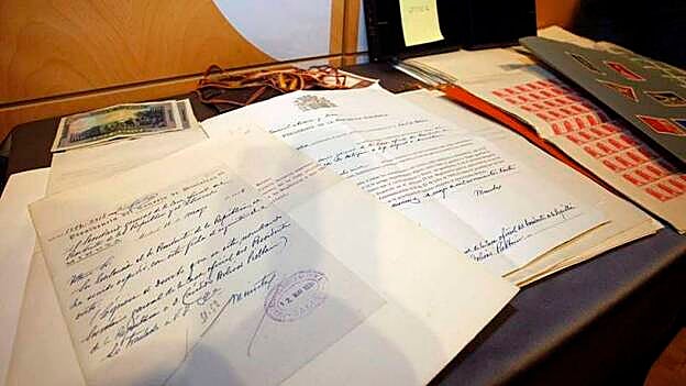 Imagen de archivo del traslado de la primera copia del archivo al Ministerio de Cultura. 