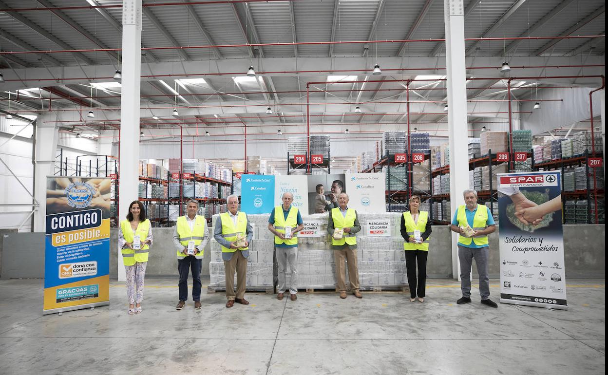 Entrega de la mercancía solidaria. 