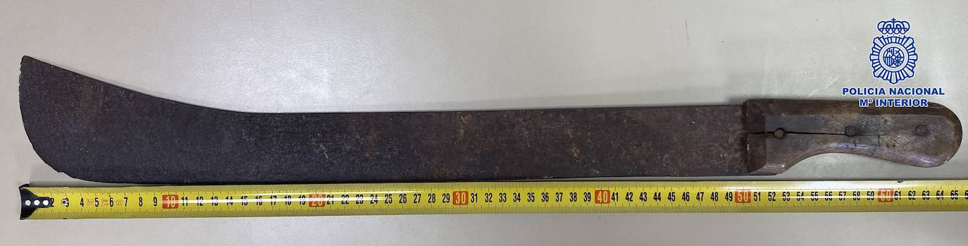 Imagen secundaria 2 - Reyerta multitudinaria con machetes, cuchillos y puños americanos