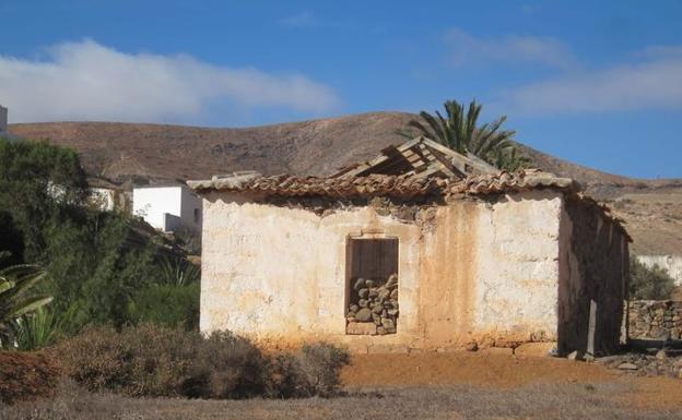 Casa situada en el barranco de Betancuria, muy cerca del convento de San Buenaventura. 