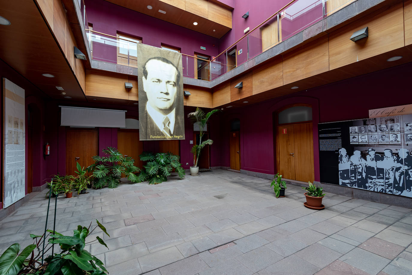 Fotos: La ministra de Sanidad visita la Fundación Juan Negrín