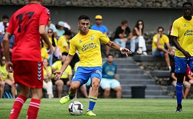 Moleiro, en acción durante el partido de este sábado ante el Tamaraceite. 