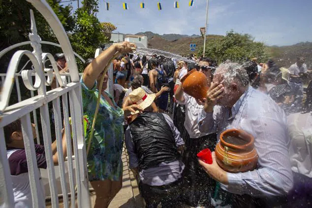 Fotos: La alegría vuelve a Lomo Magullo con la Traída