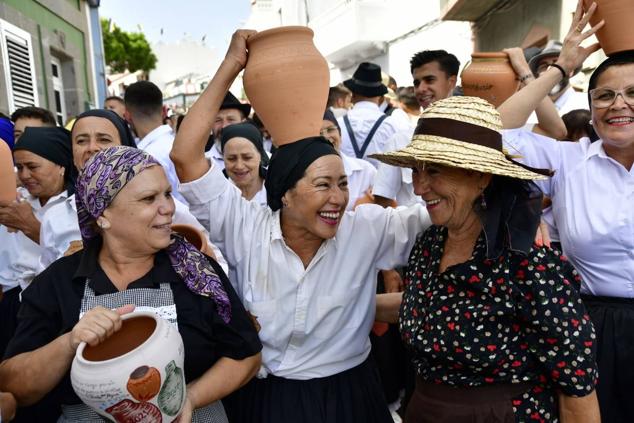 Fotos: La alegría vuelve a Lomo Magullo con la Traída