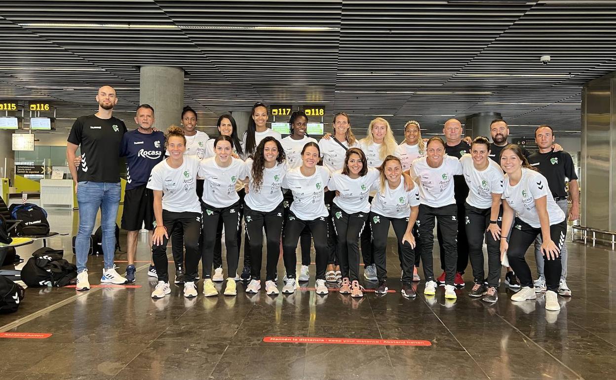 Foto de familia del Rocasa Gran Canaria antes de partir a Lanzarote. 