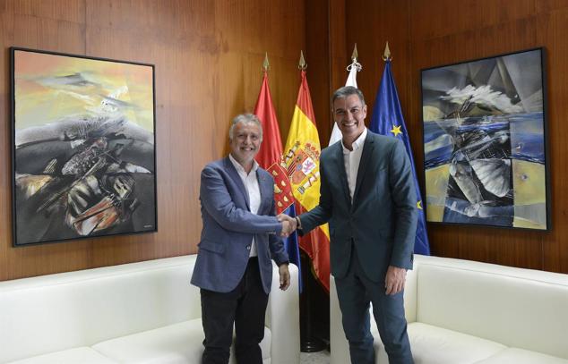 Fotos: La reunión y posterior comparecencia de Sánchez y Torres en Lanzarote, en imágenes