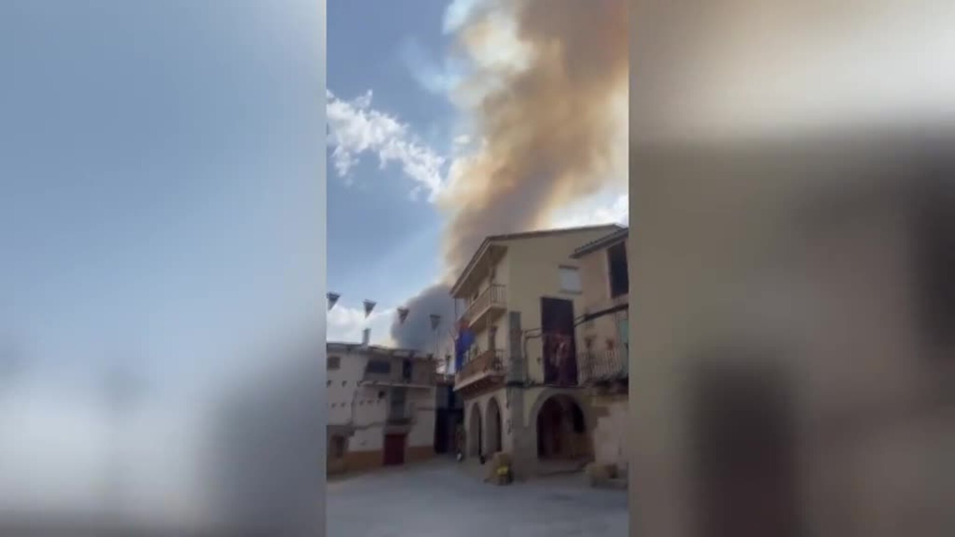 Con el incendio estabilizado los vecinos de Torre de Don Miguel vuelven a casa