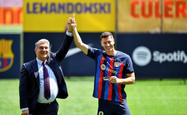 El Barça, rescatado por Roures, ya puede inscribir a los fichajes