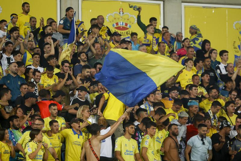 Fotos: La afición ya vie el estreno del UD Las Palmas