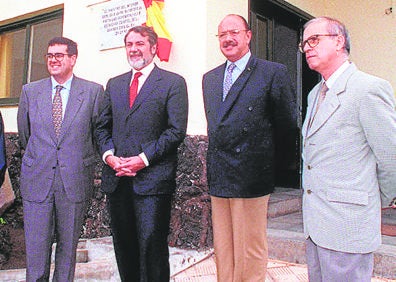 Imagen secundaria 1 - «La innovación y la formación deberían invadirlo todo»