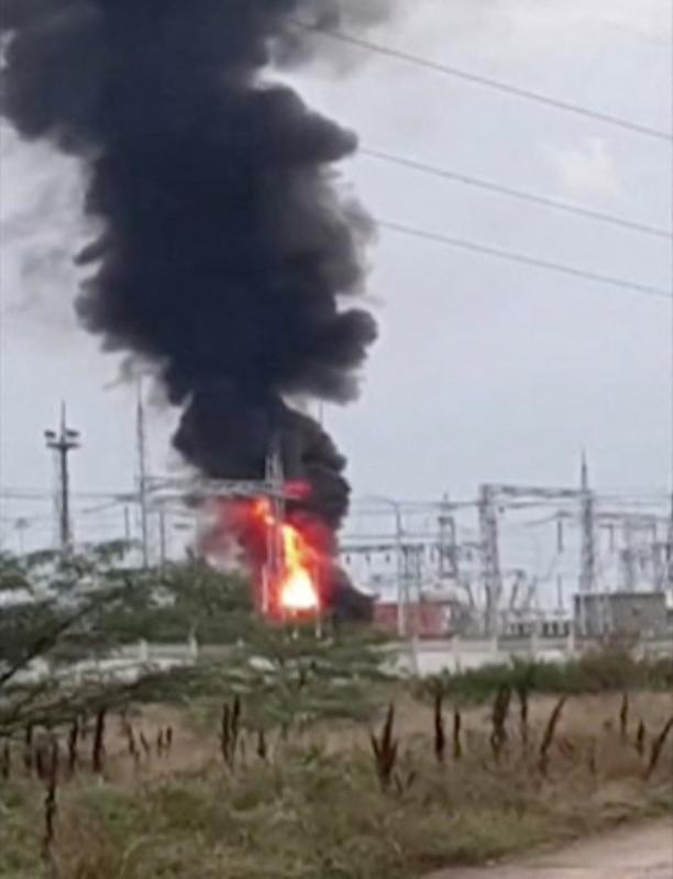 Incendio en el transformador de Dzhankoe tras el ataque con cohetes al arsenal