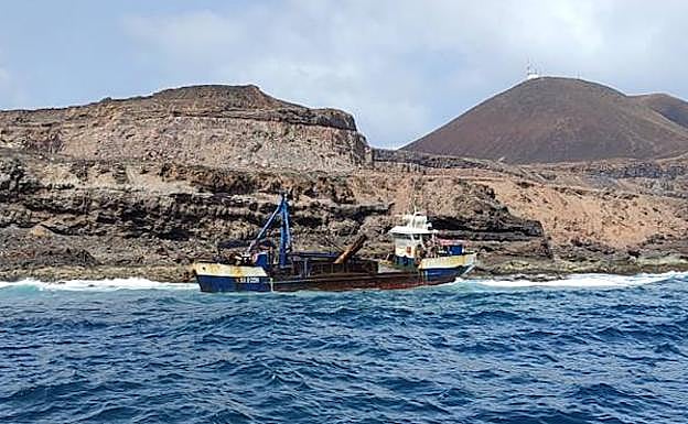 Encalla un barco en La Isleta. 