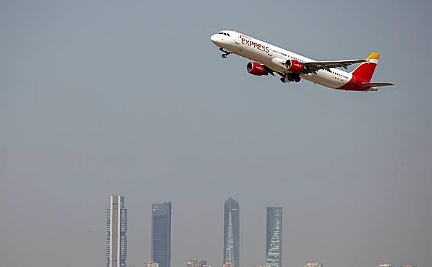 Los tripulantes de Iberia Express convocan diez jornadas de huelga