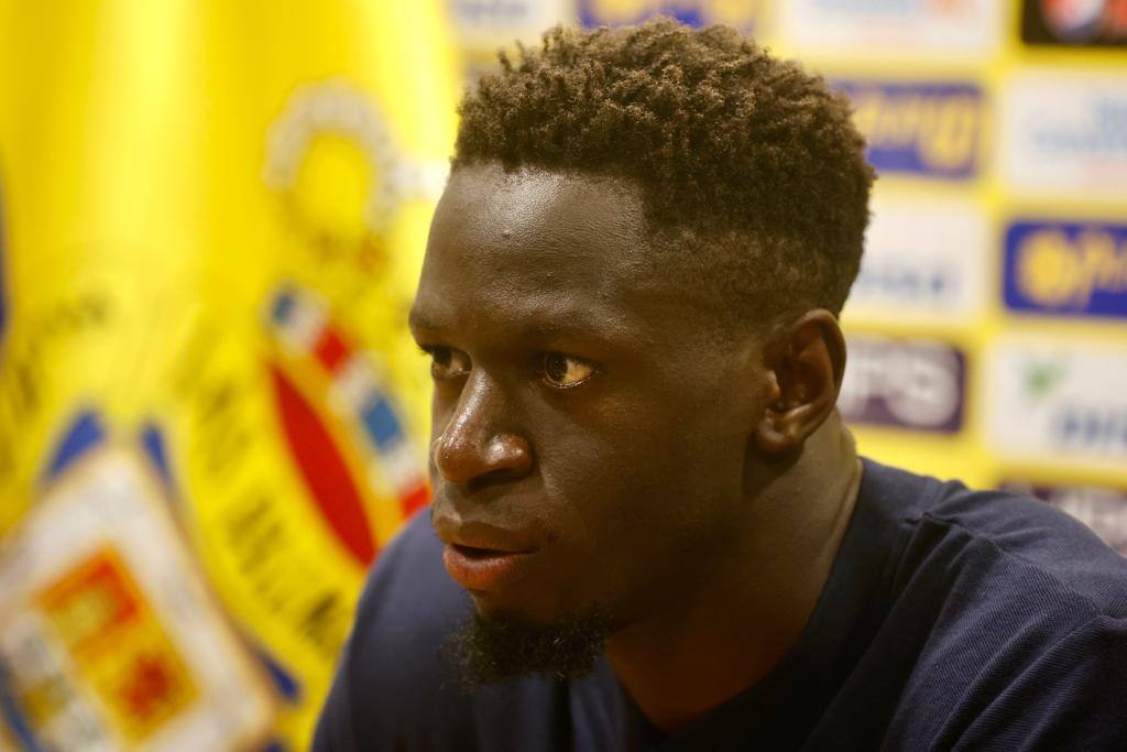 Mfulu atendió a los medios locales tras el entrenamiento. 