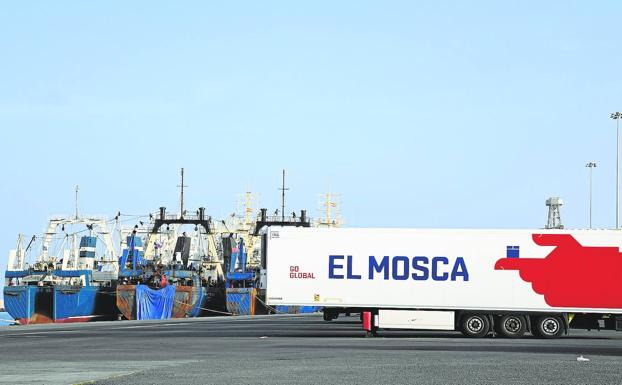 Una venta extraordinaria de buques lleva a Canarias a tener superávit comercial 