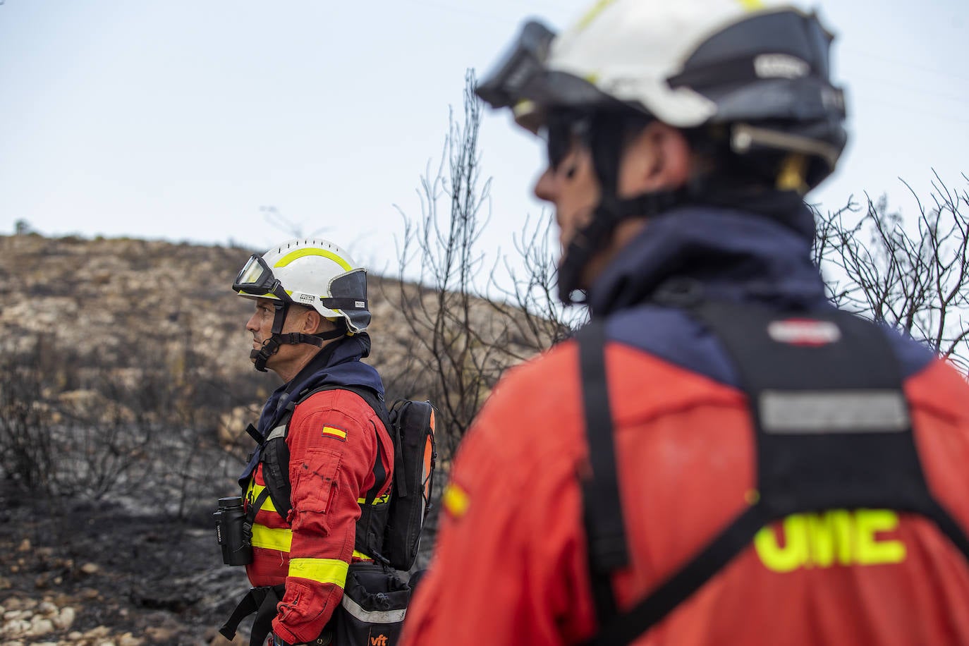 El brigadista y jefe de sección de la UME Rafael Muñoz durante la intervención contra el incendio forestal en Vall d´Ebo, en la provincia de Alicante.