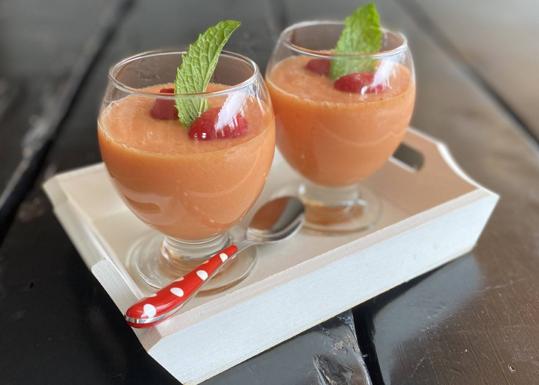 Crema de papaya con frutos rojos