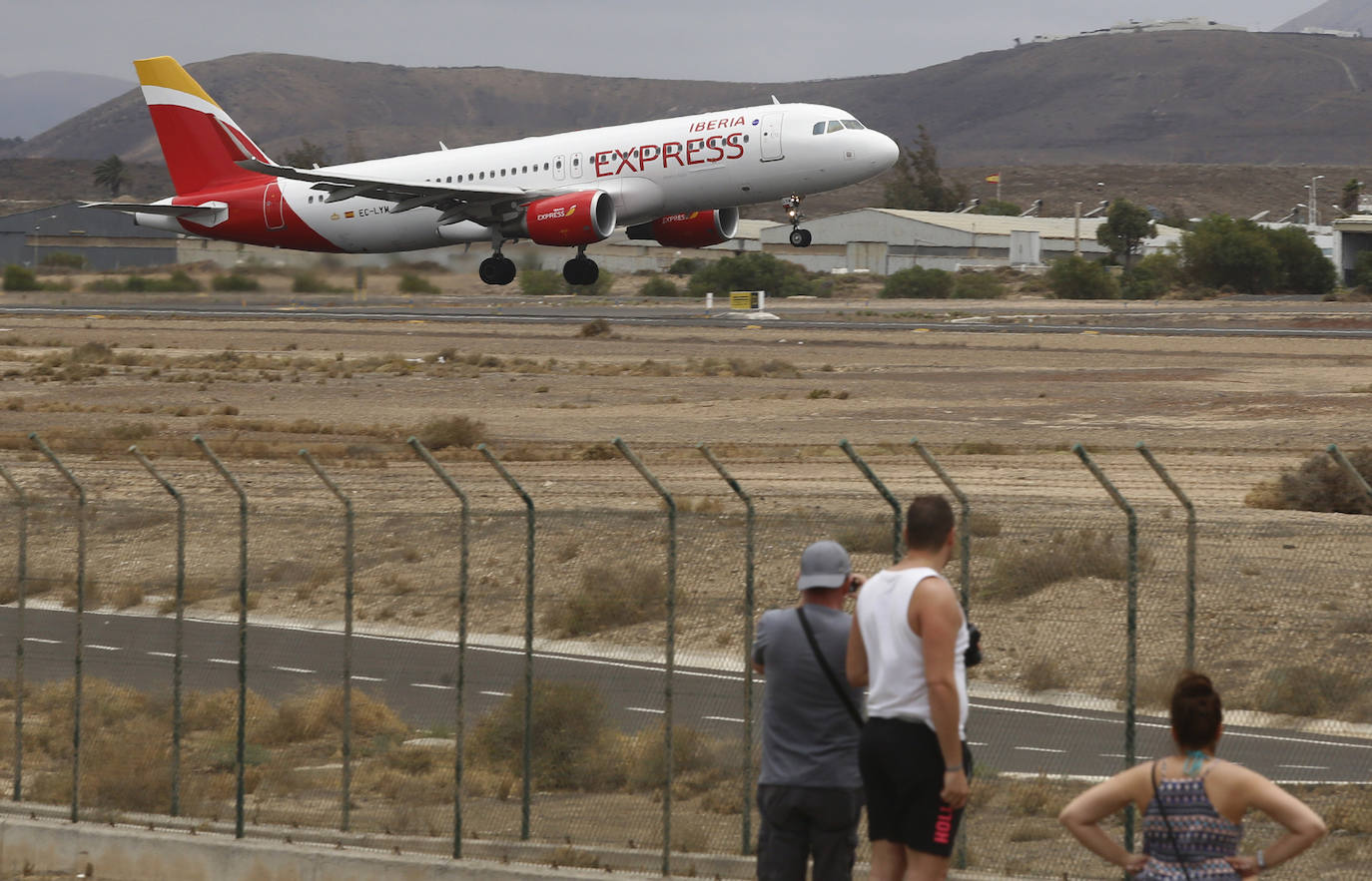 Imagen de un vuelo de Iberia Express, en el despegue en Lanzarote. 