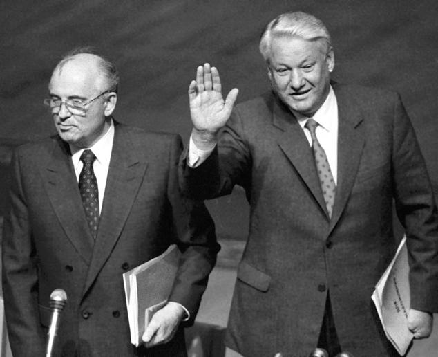 Boris Yeltsin y Gorbachov, durante la reunión del Soviet Supremo en Moscú, en 1991.