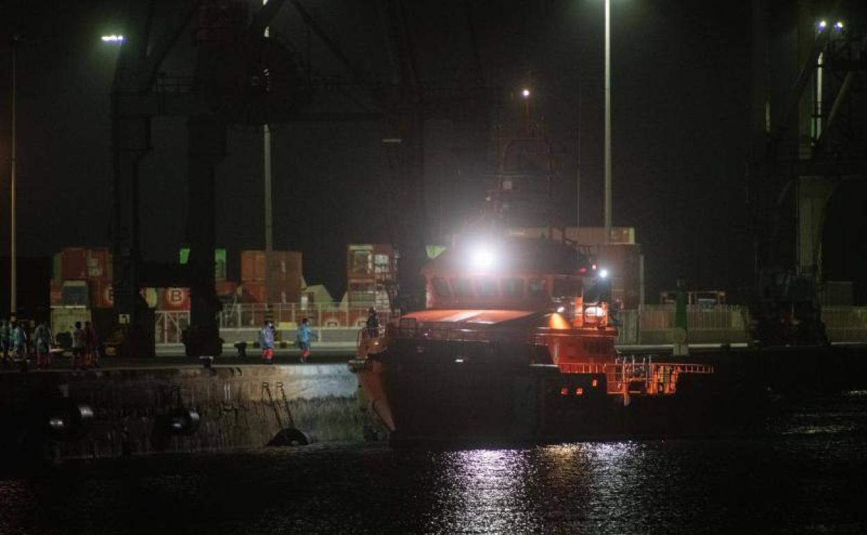 Embarcación de Salvamento Marítimo en Puerto del Rosario. 