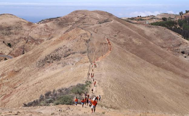 Imagen de la primera jornada del Camino de los Valores, en el que los participantes unieron Gáldar con Tejeda. 