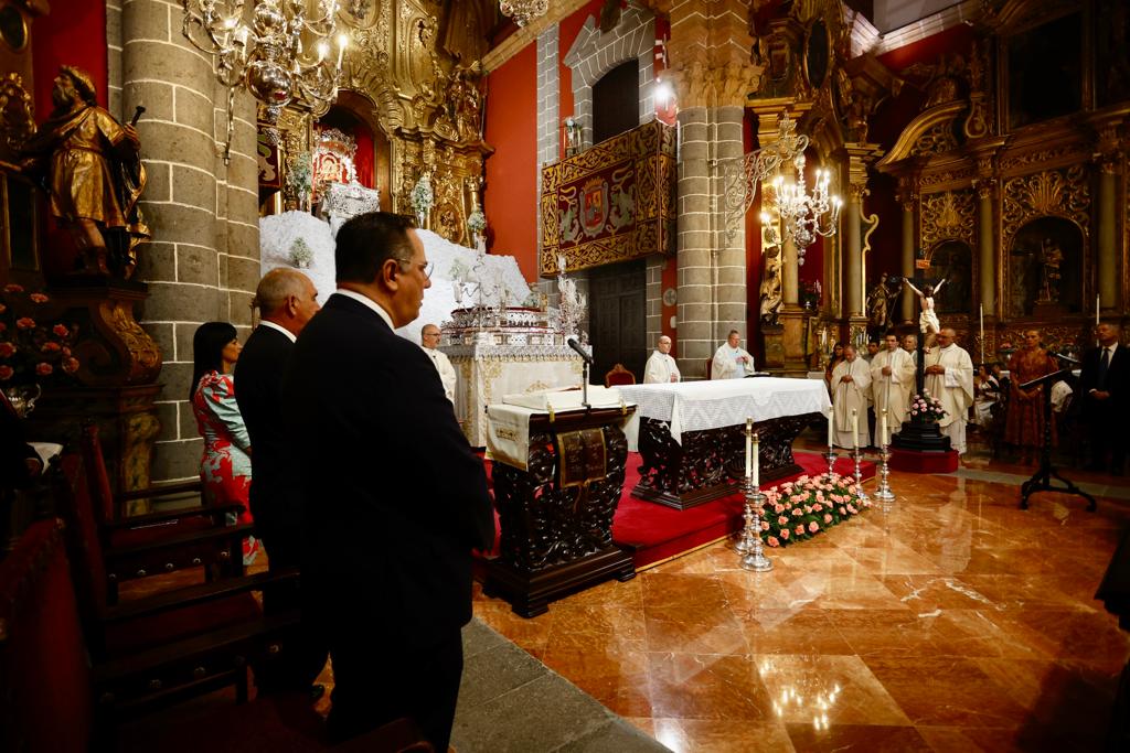 Fotos: Bajada de la Virgen del Pino de su camarín