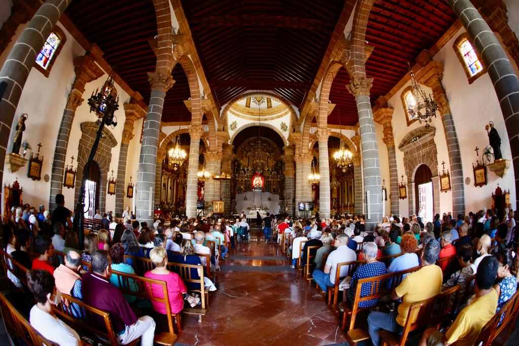 Fotos: Bajada de la Virgen del Pino de su camarín