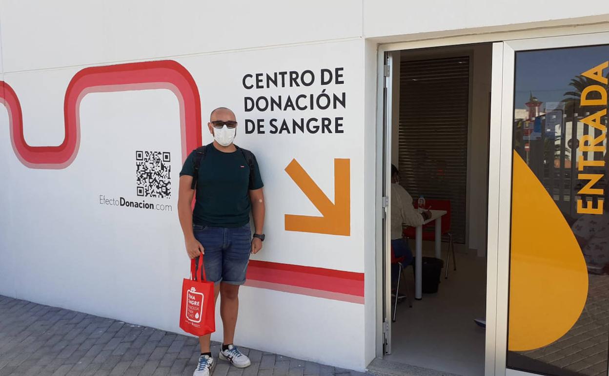 Imagen de un donante en el espacio habilitado en Vecindario. 