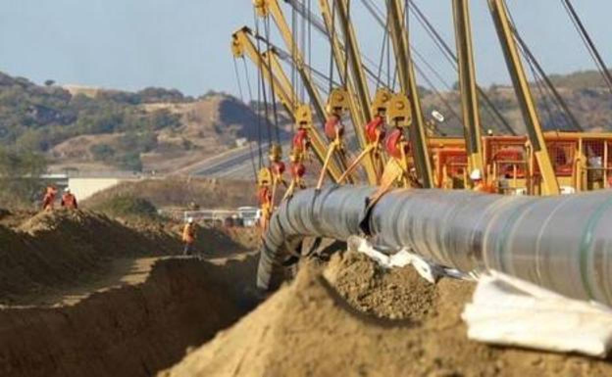 Bruselas asegura que el gasoducto entre España y Francia no es «un proyecto prioritario» para la UE