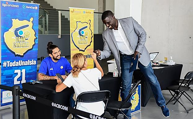 Imagen principal - «Muchas gracias por volver, Savané»