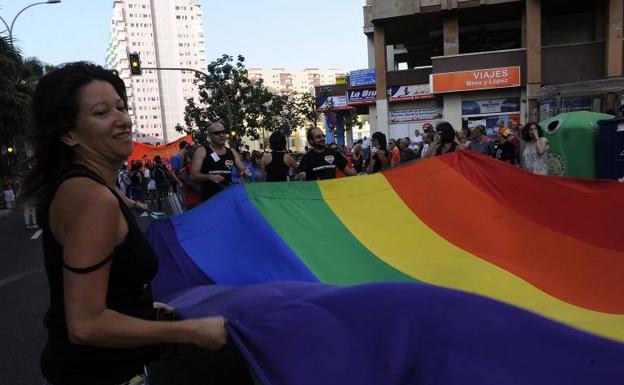 Concentración en La Palma en repulsa de la agresión lesbofóbica