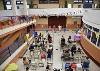 Imagen secundaria 1 - «Lo peor que llevaban es no poder mezclarse ni en el patio»