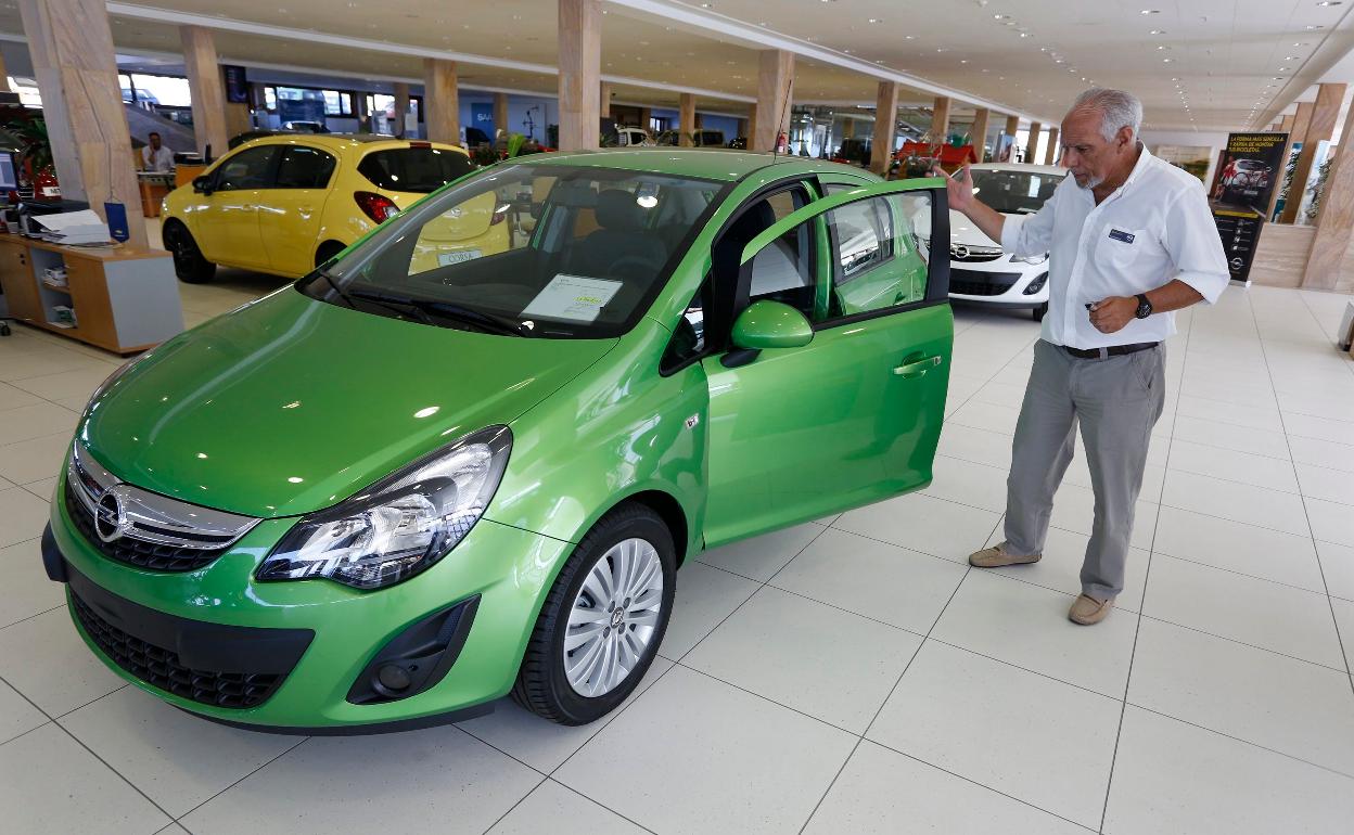 Concesionario con dependencias en varios puntos de Canarias. 