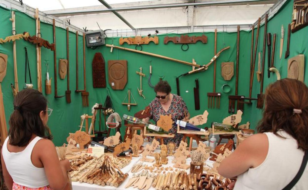 Actividad en la Feria de Artesanía. 