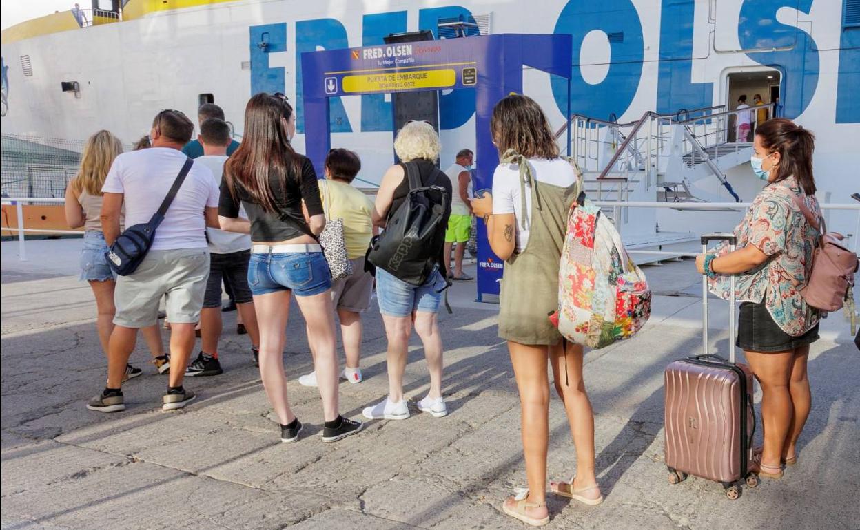 Fred. Olsen Express prepara el inicio de curso descuentos para menores de 26 años