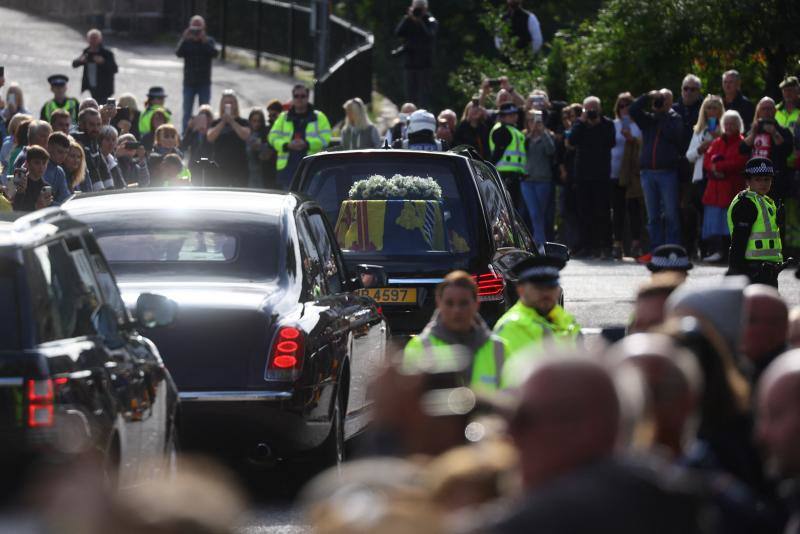Fotos: Los restos mortales de Isabel II se trasladan de Balmoral a Edimburgo