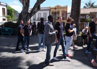 Imagen secundaria 1 - Ofrenda y deseos del Granca a la Virgen del Pino