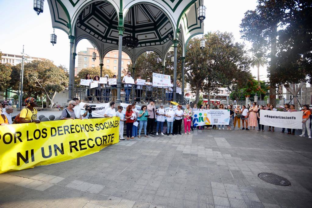 Fotos: Concentración en defensa de los derechos sociales en San Telmo