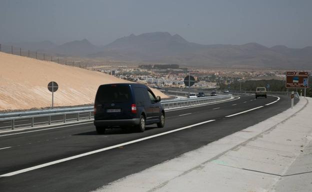 Imagen de una carretera del municipio de Pájara en la isla de Fuerteventura. 