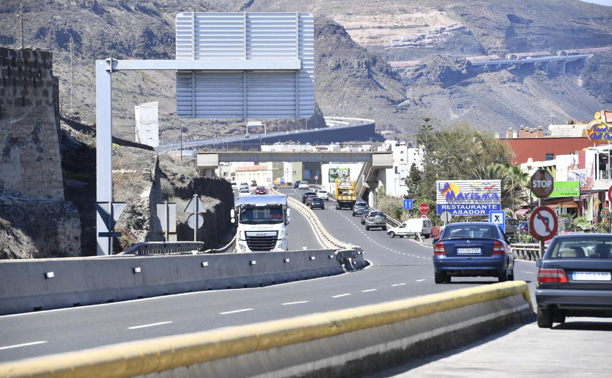 Vista de uno de los tramos de circulación lenta en la GC-2. 