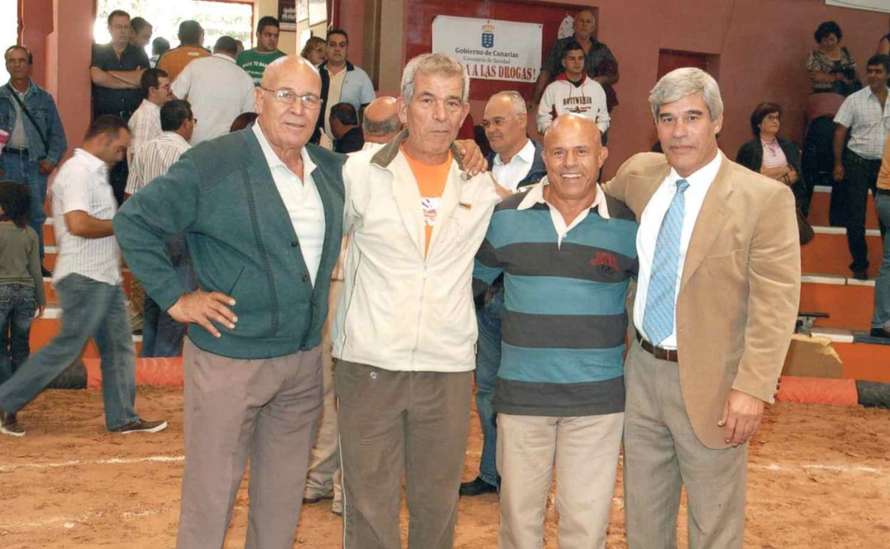 Iconos de la lucha canaria. De izquierda a derecha, Manuel (Pollo de la Barranquera I), Francisco (II), Juan (III) y José (IV). 