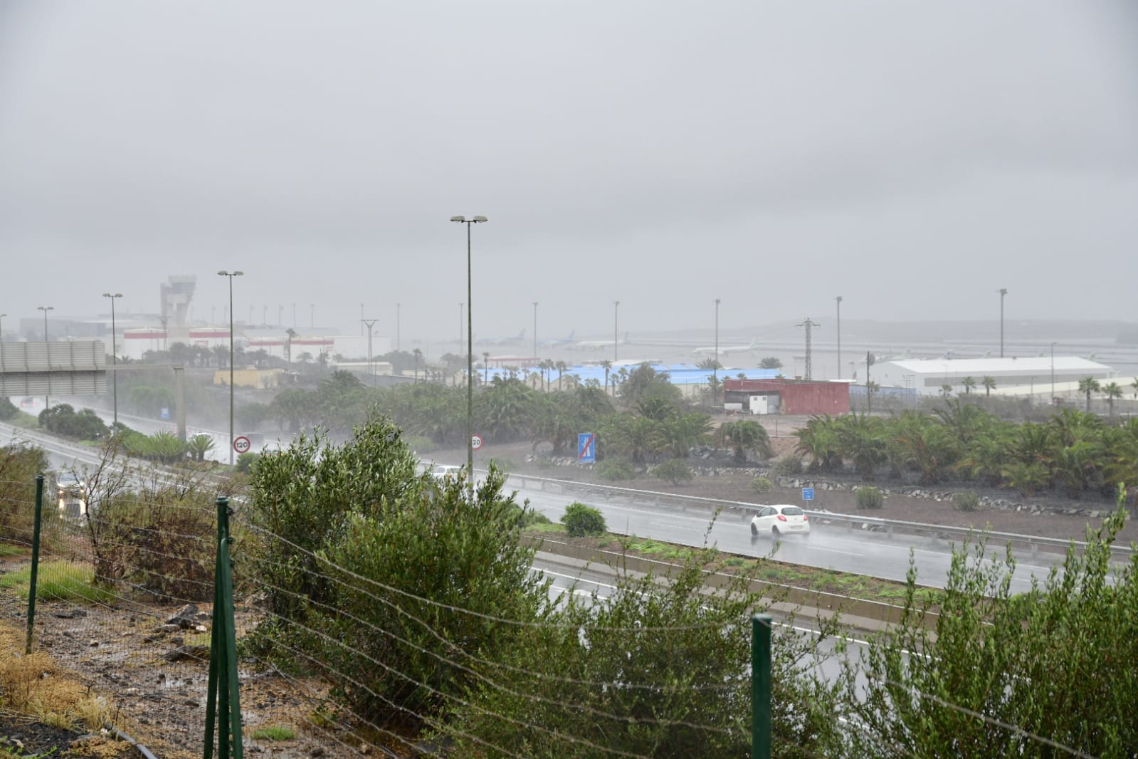 Fotos: Así descarga la lluvia en el sureste de Gran Canaria