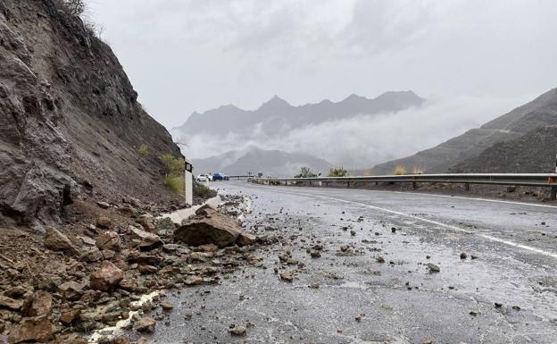 Desprendimientos en la carretera de Mogán a La Aldea, la la GC-200. 