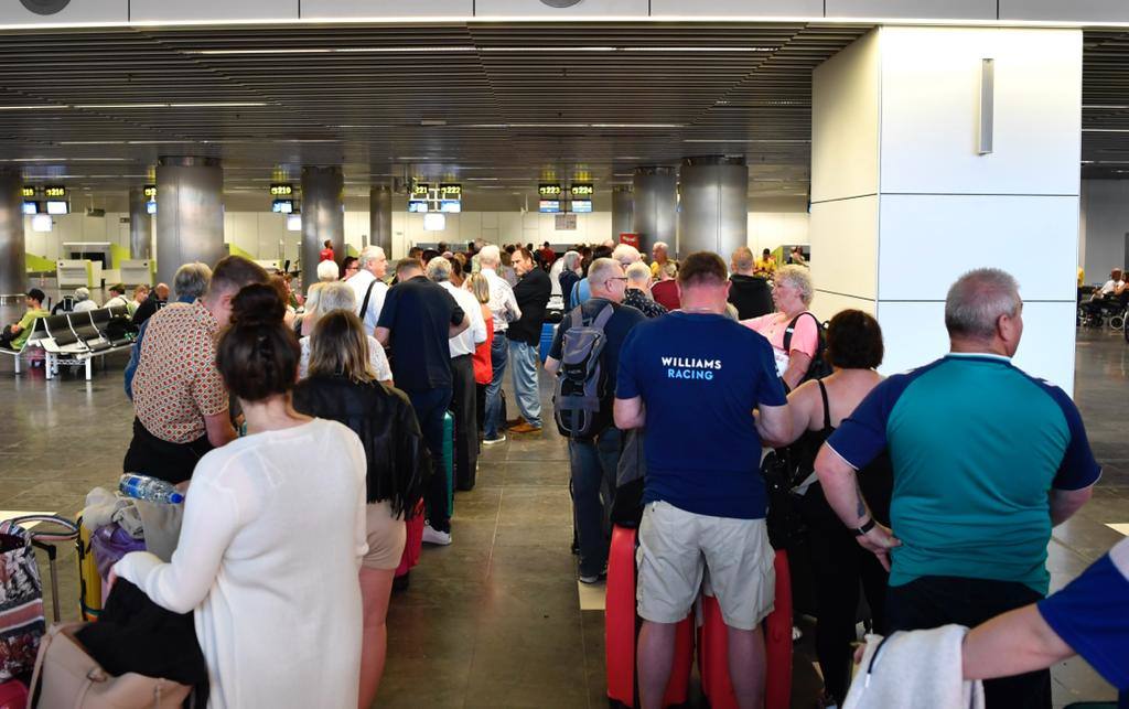 Fotos: Retrasos y cancelaciones en el aeropuerto de Gran Canaria por el paso de &#039;Hermine&#039;