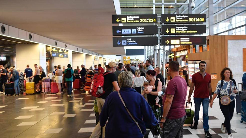 Retrasos y cancelaciones en el aeropuerto de Gran Canaria por el paso de 'Hermine'