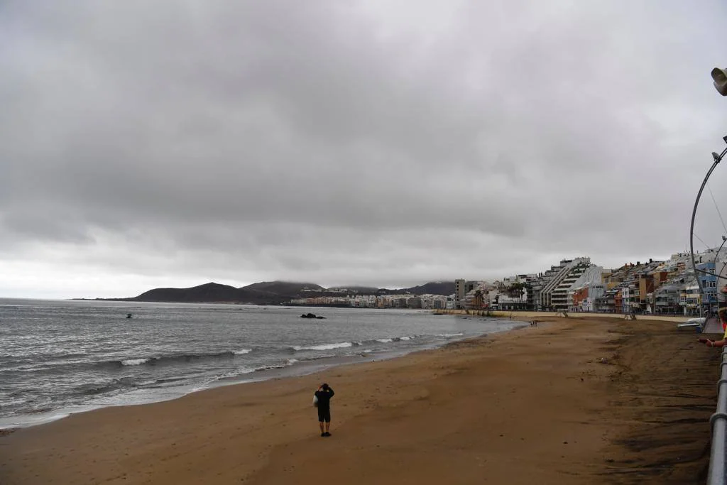 Imagen de Las Canteras, en Las Palmas de Gran Canaria, tras el paso de Hermine. 